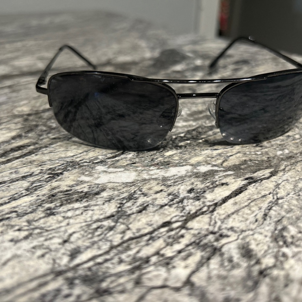 Foster Grant Stylish Black Sunglasses